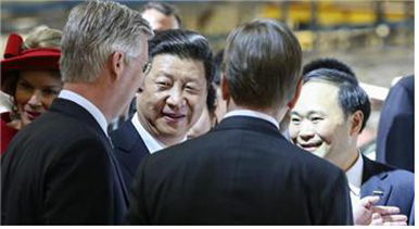 2014년 시진핑 주석 벨기에 방문 시, 리슈푸 회장과 함께 볼보그룹 현지 공장 순찰