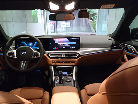 BMW i4 전기차 비엠더블유 아이포 자동차내장 차체내장 자동차실내 자동차인테리어 인테리어 운전석 동승석 조수석