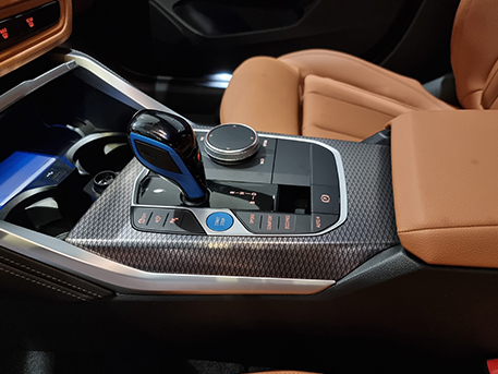 BMW i4 전기차 비엠더블유 아이포 센터콘솔 센터콘솔박스 기어 기어레버 기어시프터 변속레버 수납공간