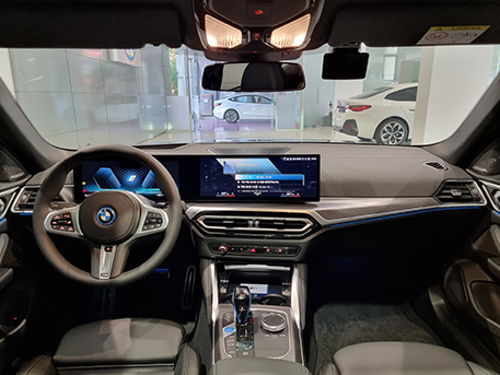 BMW i4 전기차 비엠더블유 아이포 자동차내장 차체내장 자동차실내 자동차인테리어 인테리어 운전석 동승석 조수석