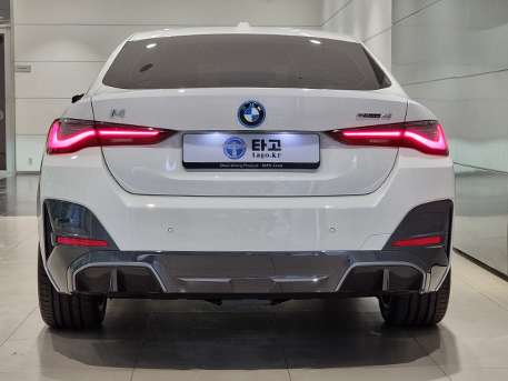 BMW i4 전기차 비엠더블유 아이포 후면 후면부 후방 리어램프 백라이트