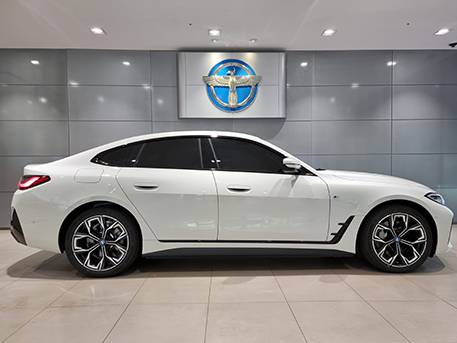 BMW i4 전기차 비엠더블유 아이포 우측면 측면 사이드