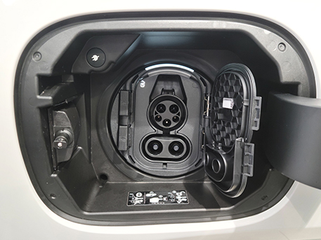 Benz EQA Mercedes-Benz 전기차 벤츠 EQA 충전구 충전