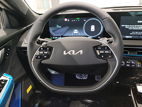 전기차 기아 이브이식스 KIA EV6 스티어링휠 스티어링핸들 드라이빙휠 운전대