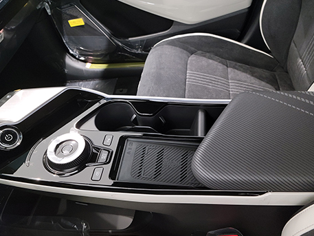 전기차 기아 이브이식스 KIA EV6 센터콘솔 센터콘솔박스 기어 기어레버 기어시프터 변속레버 수납공간 전자식변속다이얼 변속다이얼